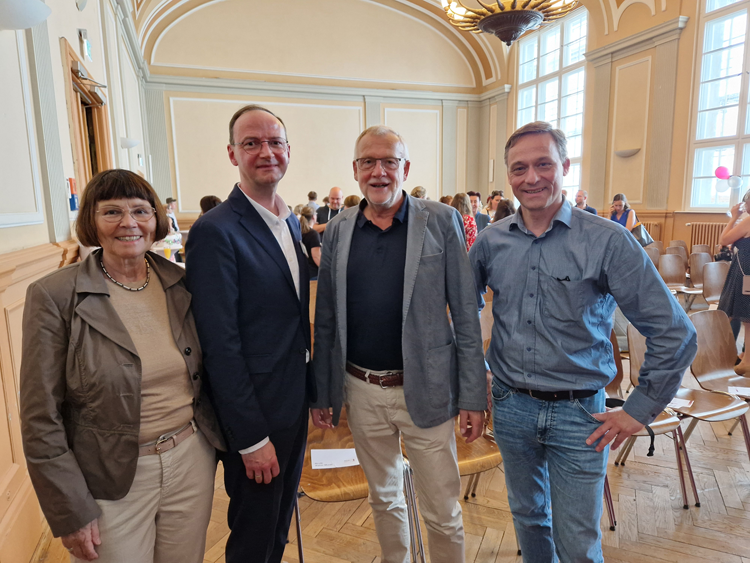 Wegbegleiter der AGUS Akademie: Roswitha Mey, Schulleiter Thomas Bode, der Gründer der AGUS-Gesellschaften, Kurt Roßmann, und Kajus Riese, stellv. Schulleiter der Pflegeschule Neuruppin.